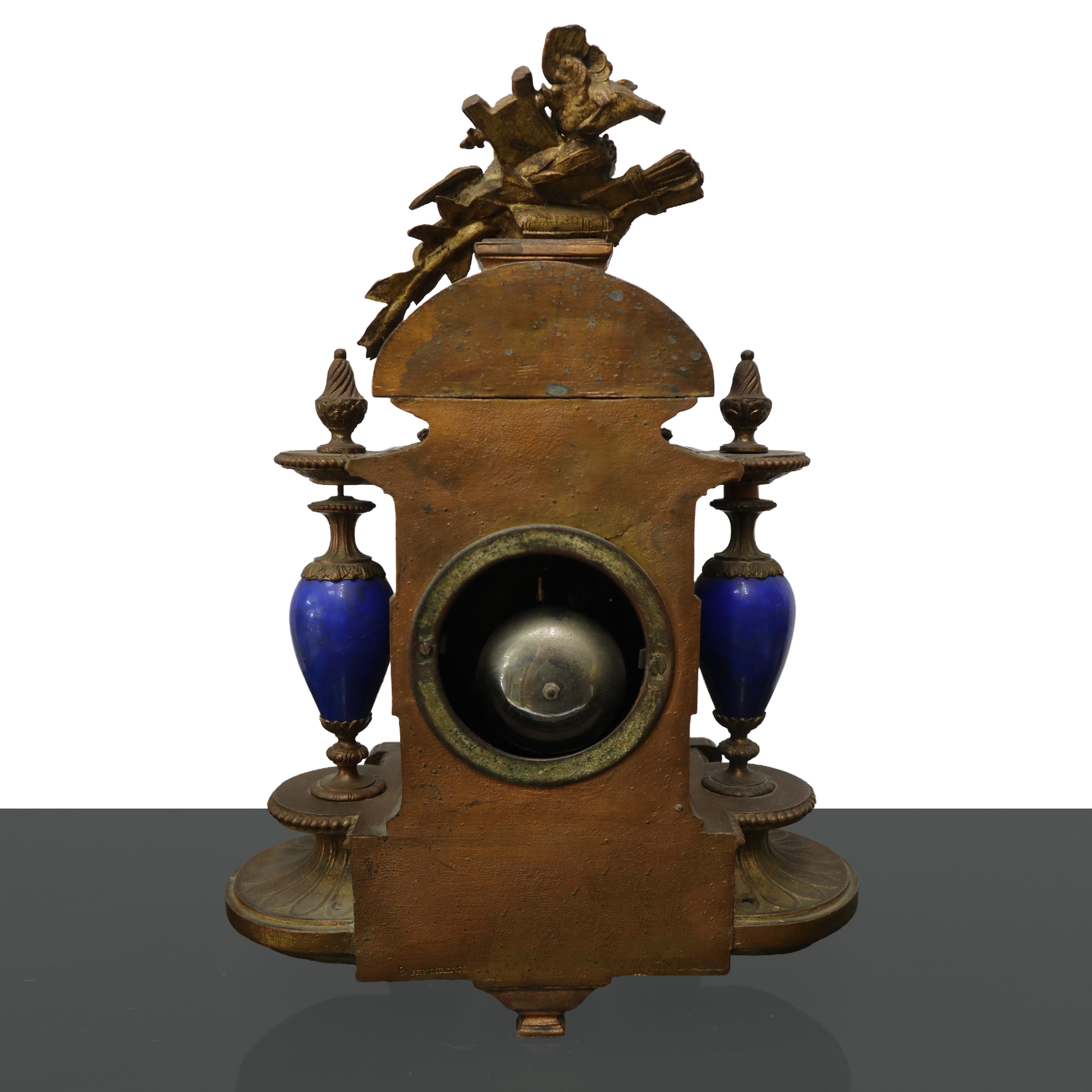 Orologio a pendolo da tavolo in bronzo dorato e porcellane applicate stile di Sevres