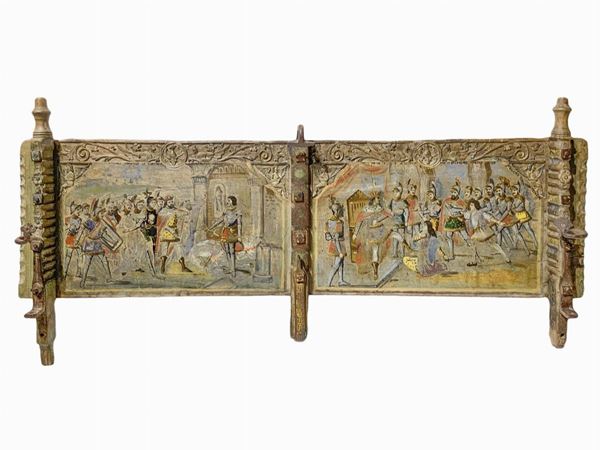 Sponda of pushcart two sections, Sicily, late nineteenth, early twentieth century. Depicting Orlando who delivers the Durlintana to Charlemagne and Charlemagne by a kick to the sister Berta prersenza of Orlandino that is directed against. Picture frames with carved angels, dragons and eagles. Taken from "The Chansons de geste" France. 124x52 cm.
