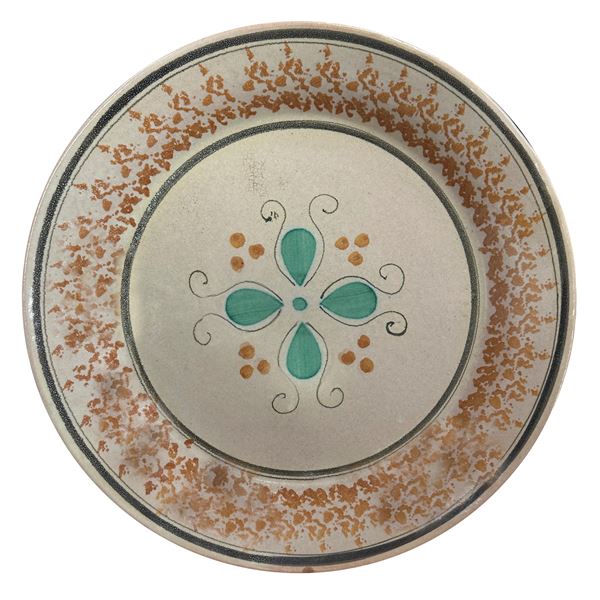 Orange sponged Caltagirone majolica plate with four-leaf clover in the centre