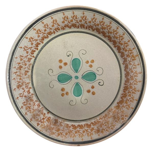 Piatto in maiolica di Caltagirone spugnato arancio con quadrifoglio al centro 