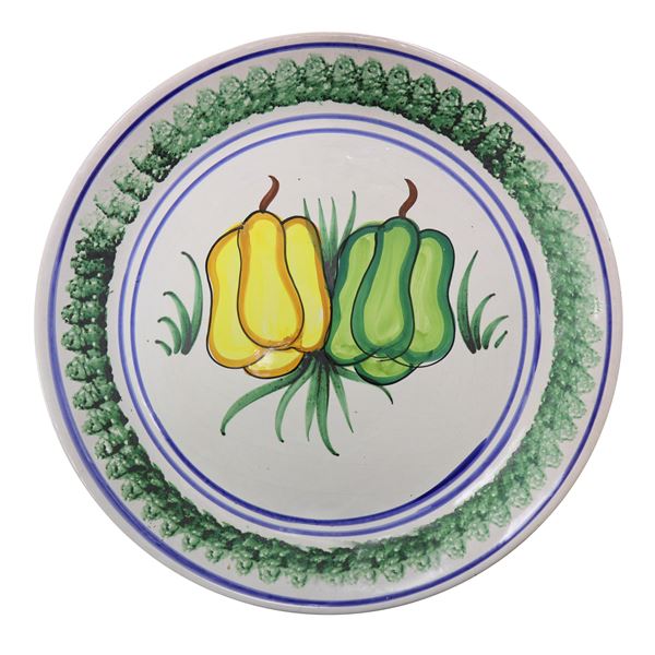 Piatto in maiolica di caltagirone spugnato, dipinto con peperoni