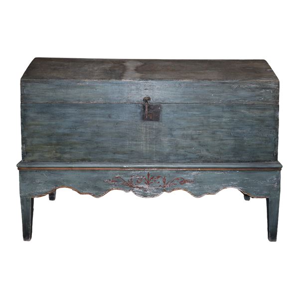 Cassapanca in legno di abete dipinta azzurro polvere