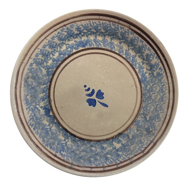 Blue sponged Caltagirone majolica plate, with blue flower in the centre
