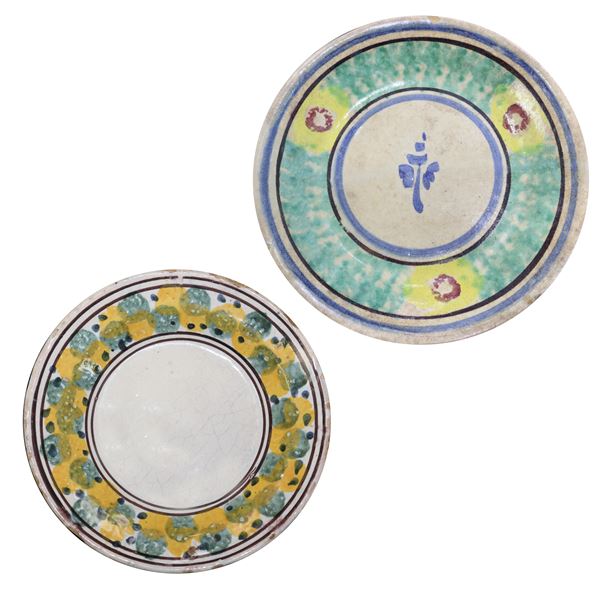 Coppia di piattini in maiolica di Caltagirone spugnati verdi e gialli