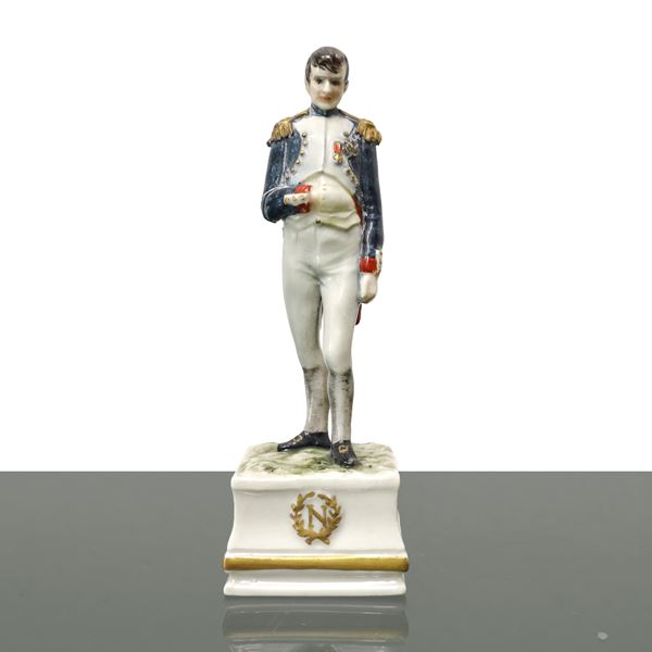 Guido Cacciapuoti - Statuetta in porcellana manifattura Cacciapuoti raffigurante Napoleone
