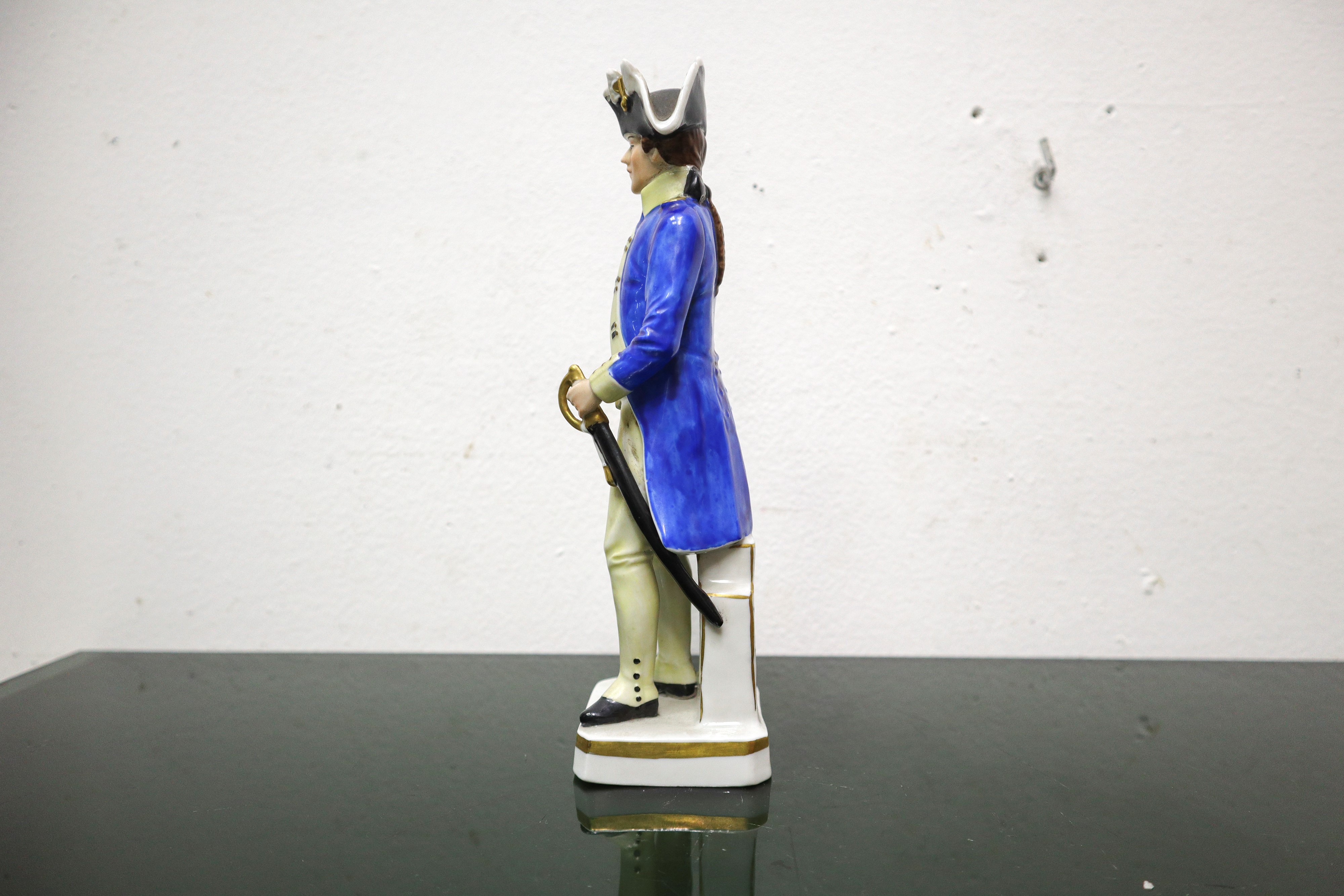 Statua in ceramica Capodimonte di soldato