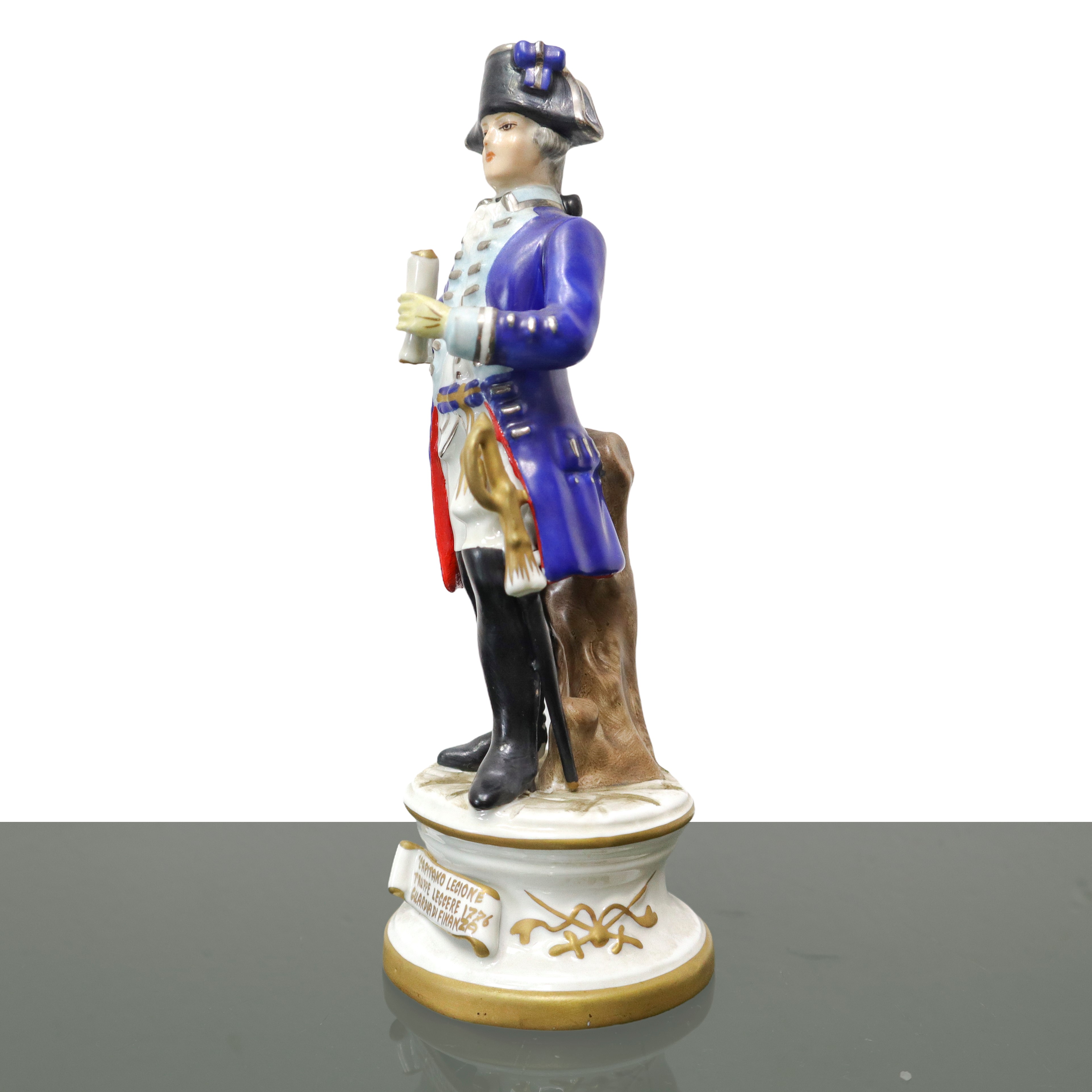 Statua in ceramica Capodimonte del Capitano Legione Truppe Leggere 1776. Guardia di finanza