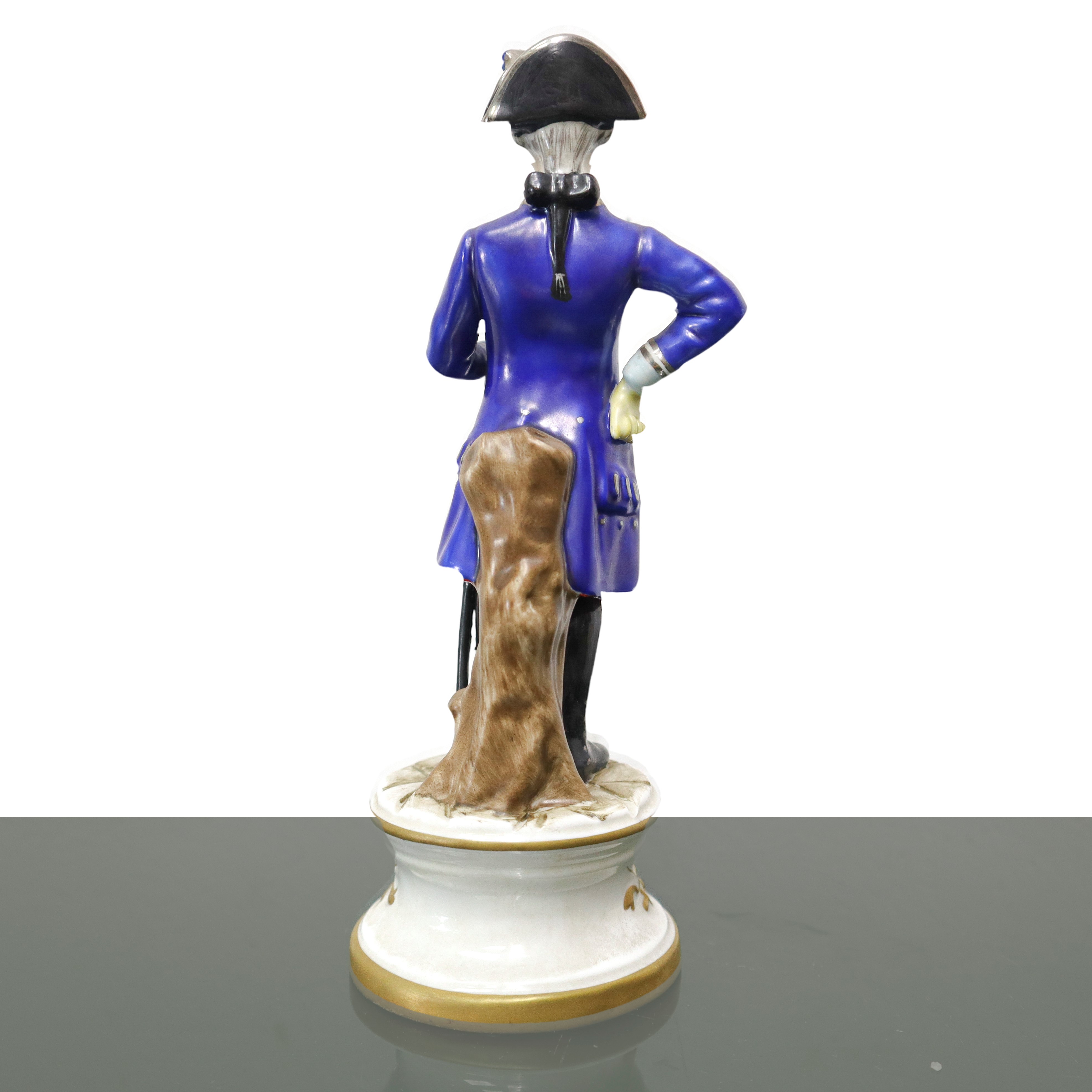 Statua in ceramica Capodimonte del Capitano Legione Truppe Leggere 1776. Guardia di finanza