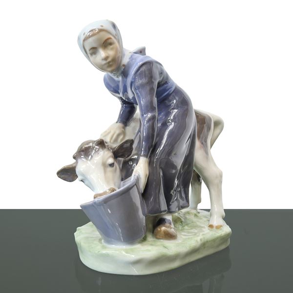 Royal Copenhagen Denmark - Girl with calf 779