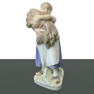 Royal Copenhagen, Ragazza con fazzoletto di grano, ceramica