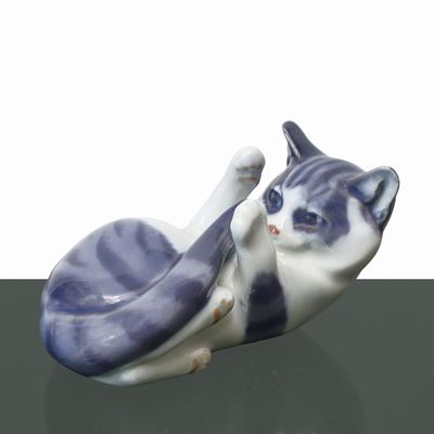 Gatto sdraiato
