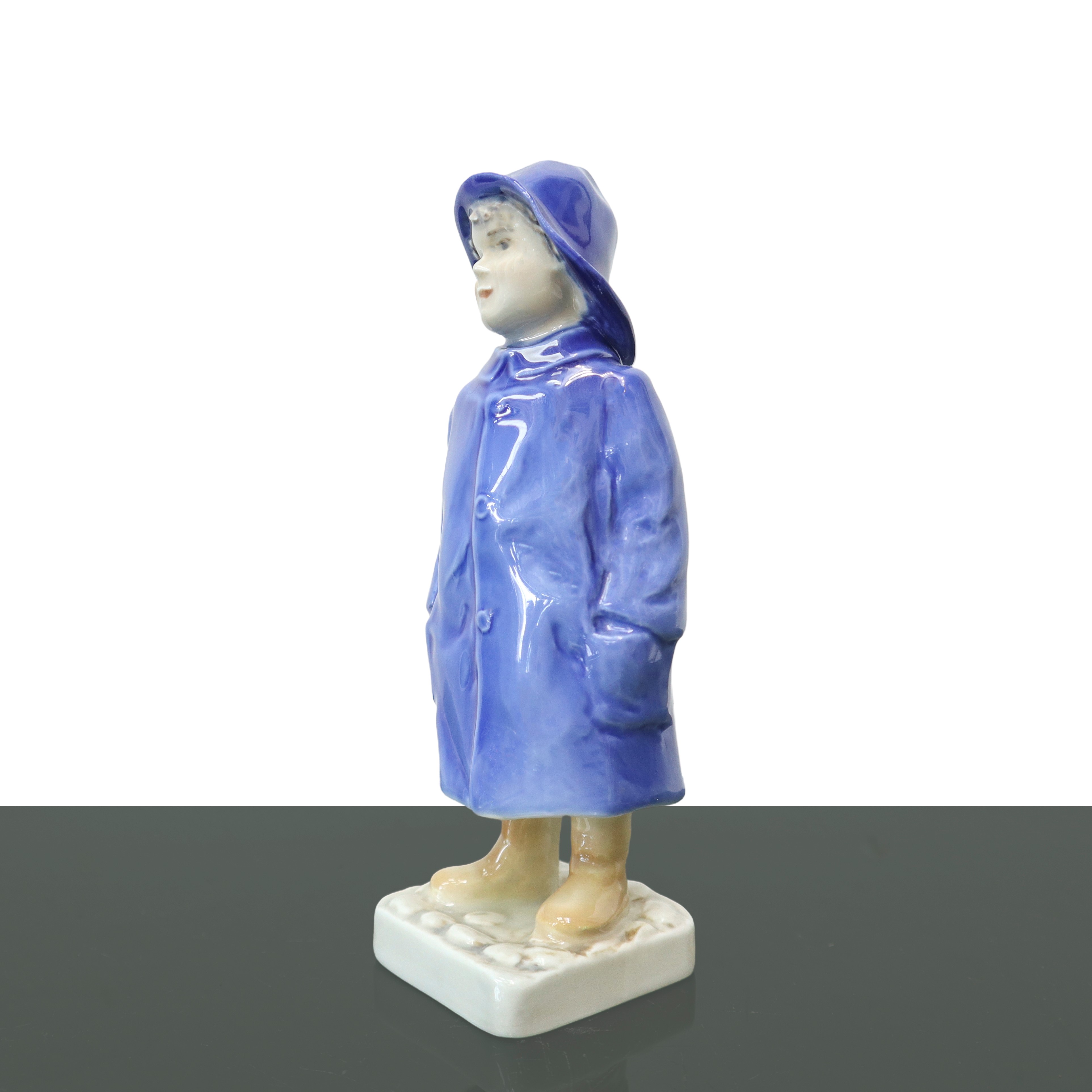 Royal Copenhagen Denmark - Ragazzo con cappotto blu