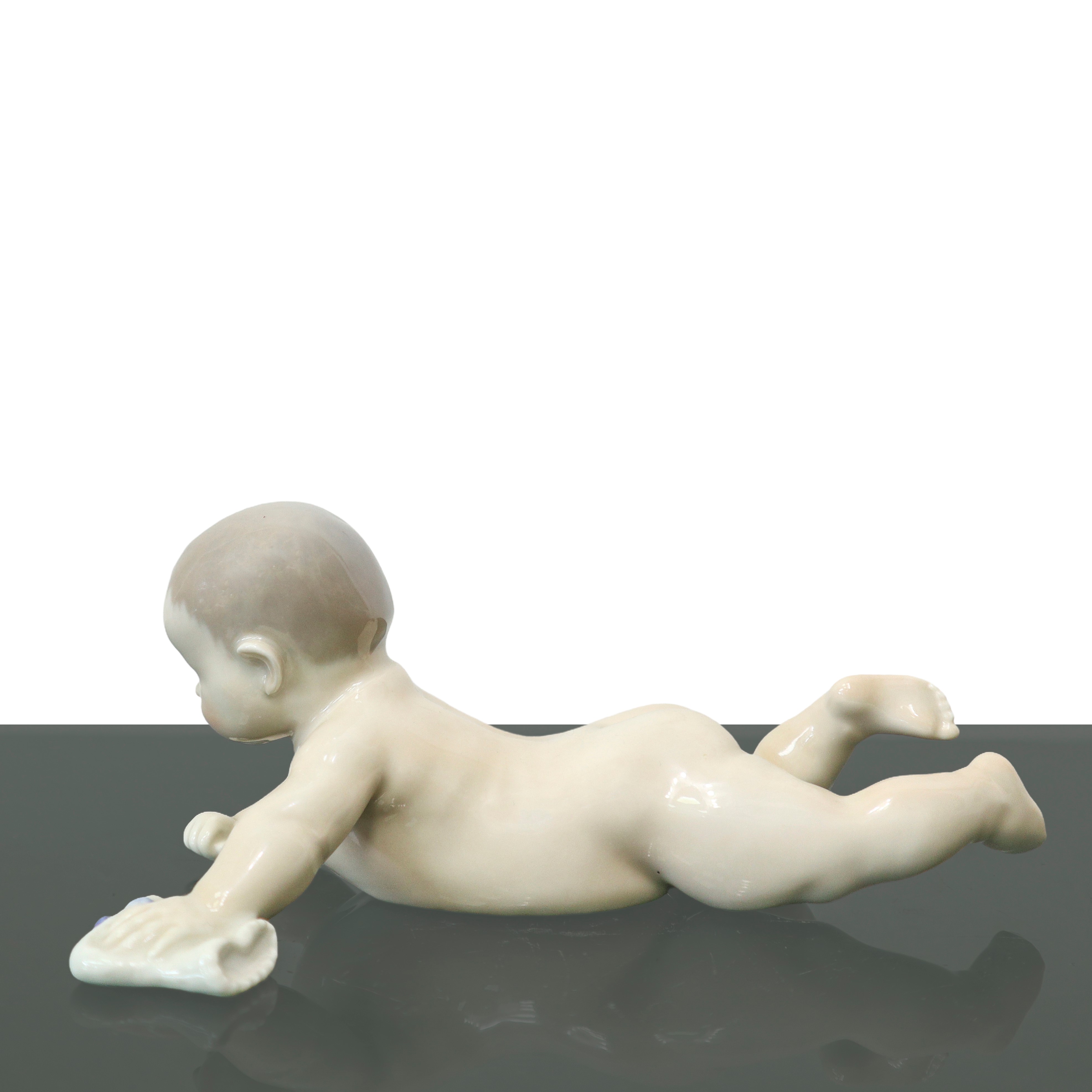 Royal Copenhagen Denmark - Bimbo che Gattona con Calzino