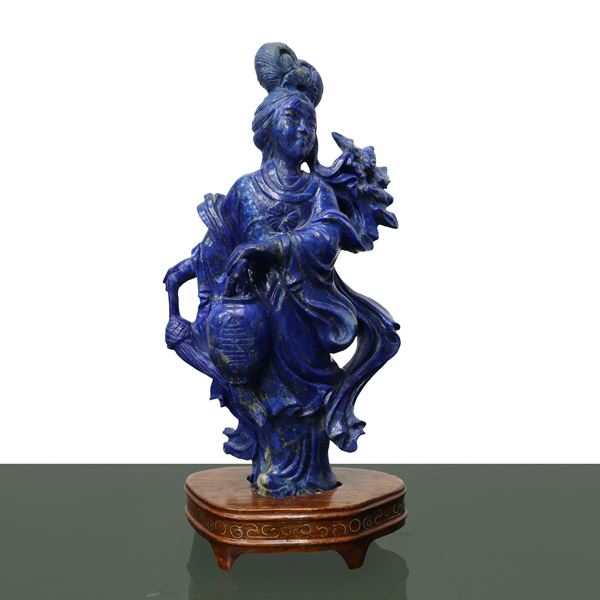 Guanin in lapis lazuli with Chinese lantern