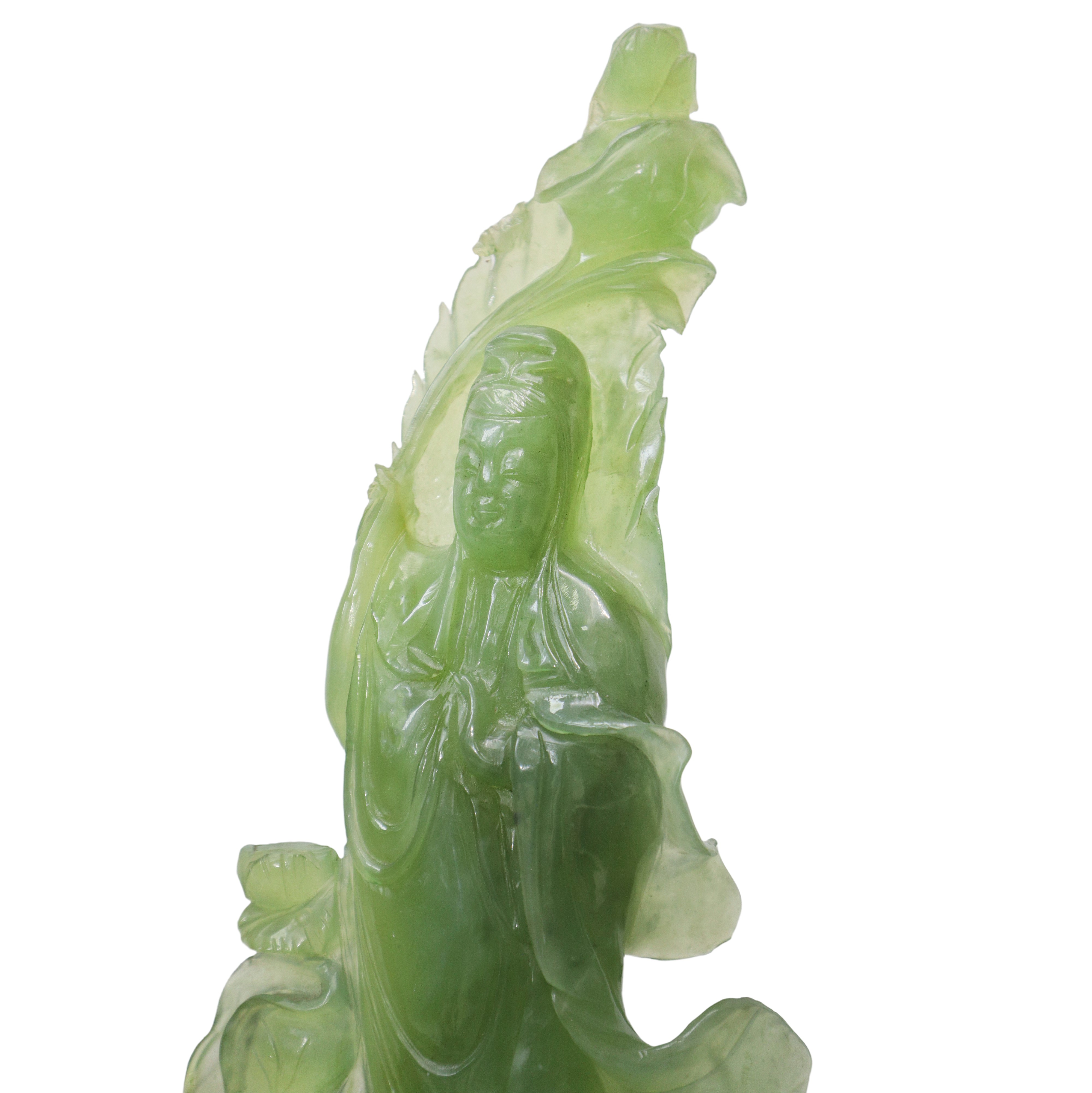 Buddha con fior di loto in giada verde