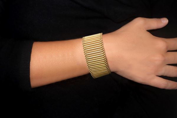 Bracciale semirigido in oro giallo