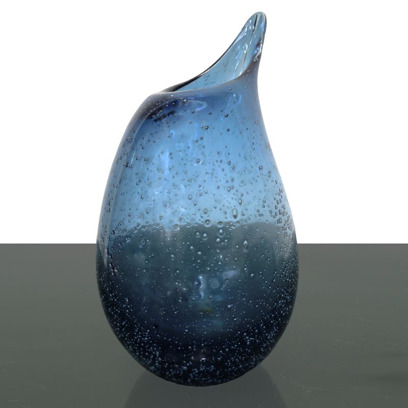 Vaso in vetro blu pulegoso, H 17 cm