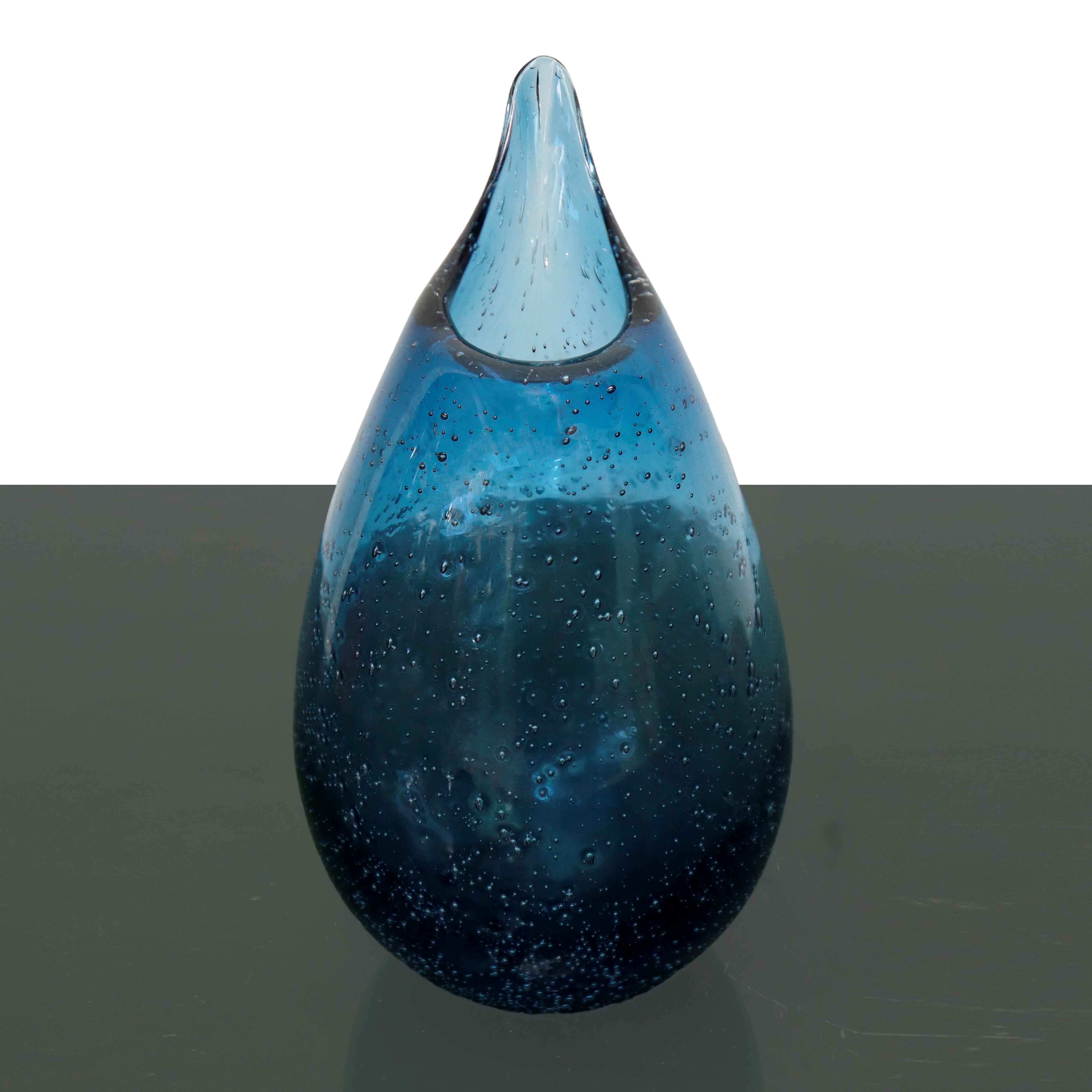 Vaso in vetro blu pulegoso, H 17 cm