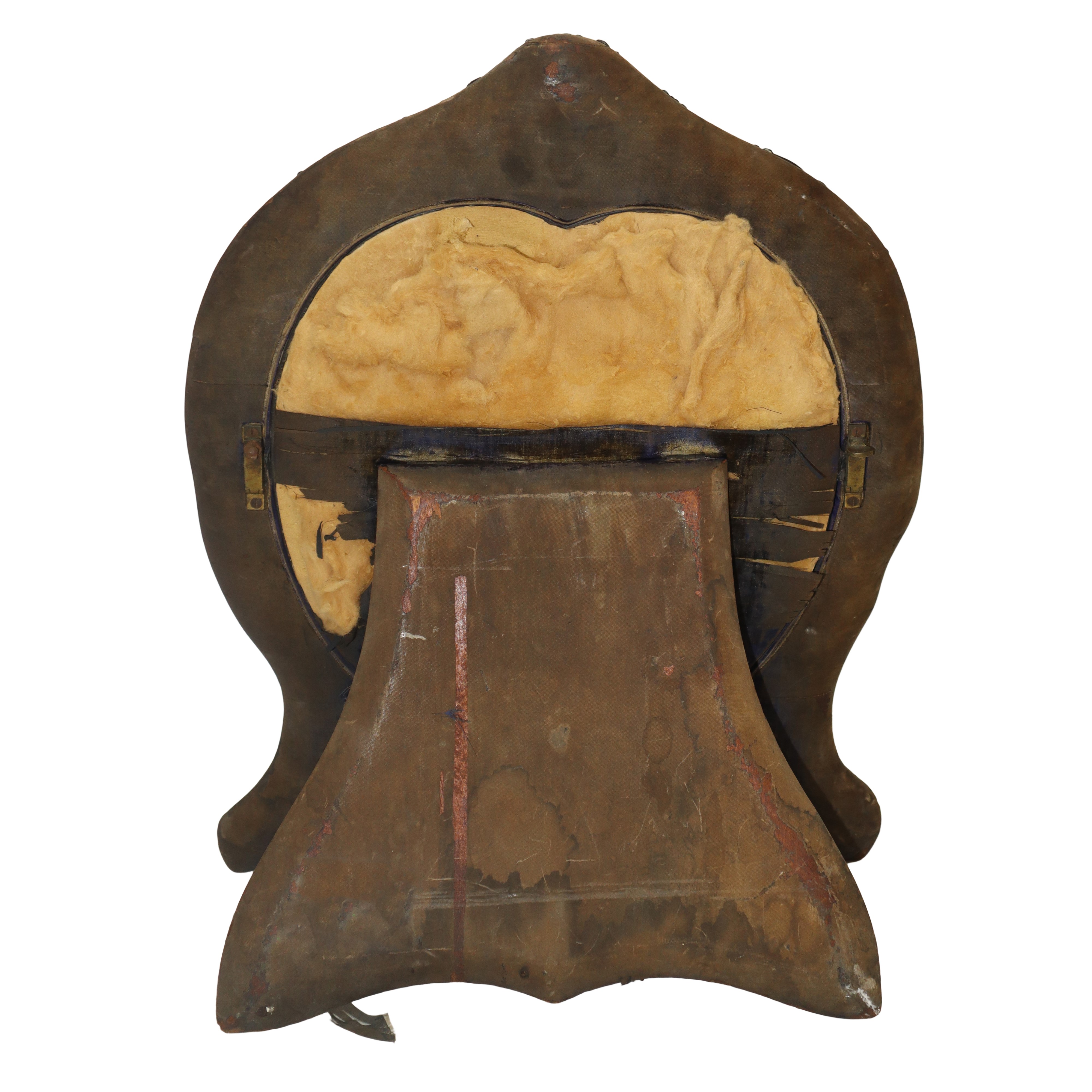 Specchiera in raffinato da tavolo inglese con cornice in argento sbalzata a mano.