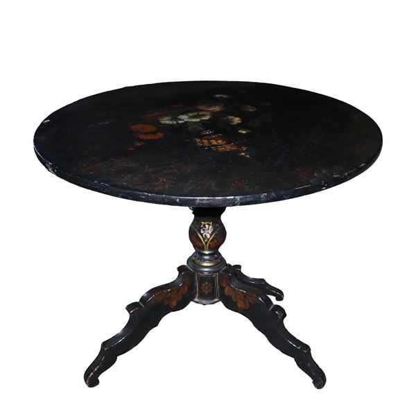 Black lacquered coffee table with painted flowers