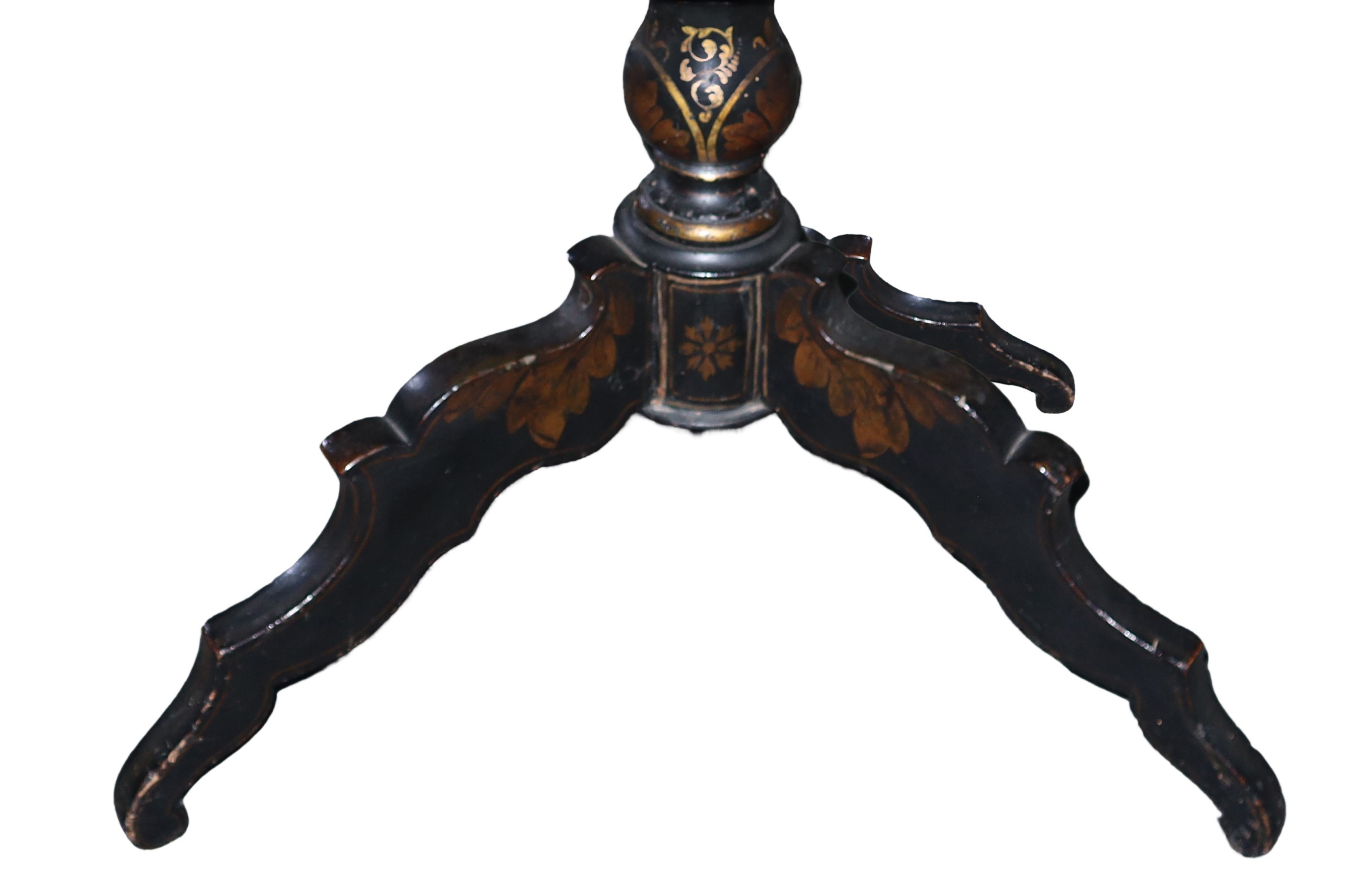 Tavolino Laccato Nero con Fiori Dipinti
