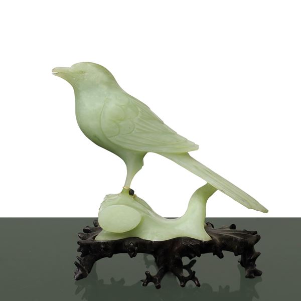 Bird in light green jade