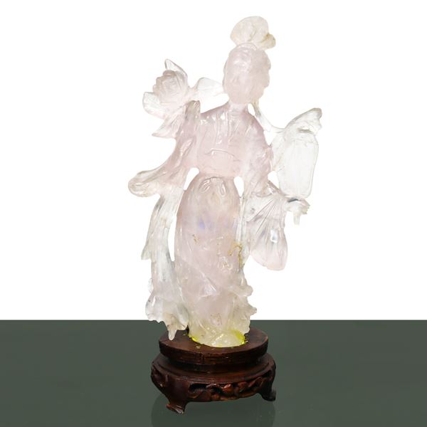 Guanin with flower and fan in light pink quartz