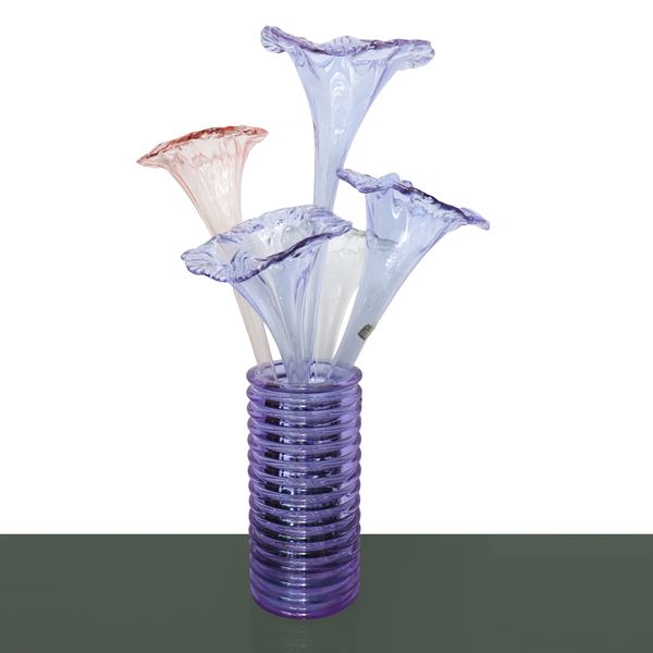 Vaso a cilindro in vetro di murano viola con cinque grandi fiori soffiati a mano