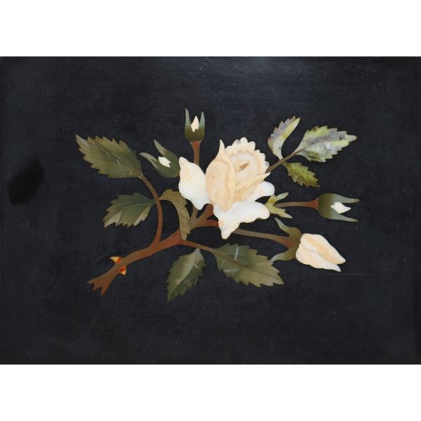 Commesso di marmi toscano raffigurante ramo di rose con foglie
