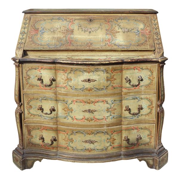 Cassettone laccato e dipinto