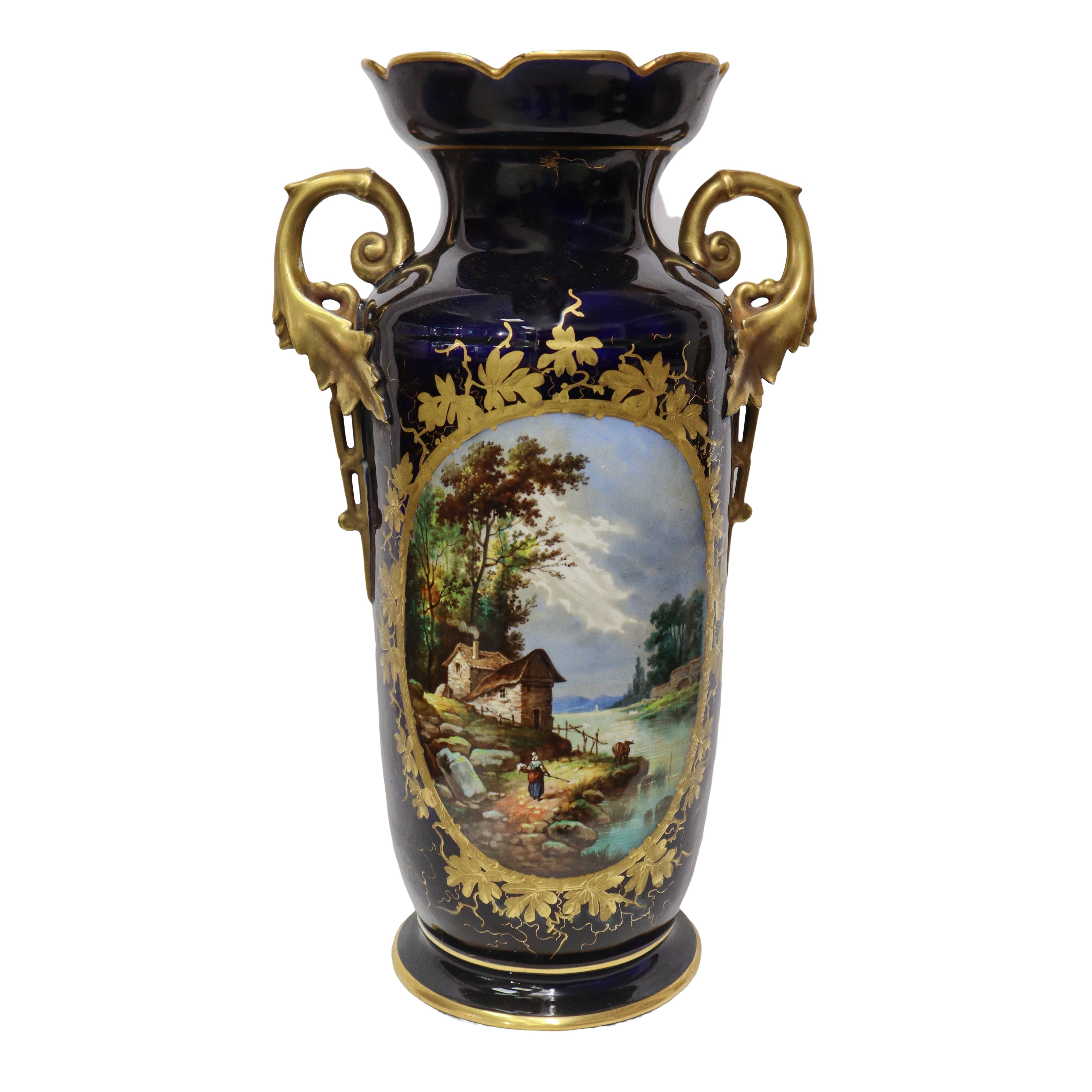 Coppia di Vasi in Porcellana Blu Scuro nello Stile di Sevres, con Manici e Paesaggi sul Fronte