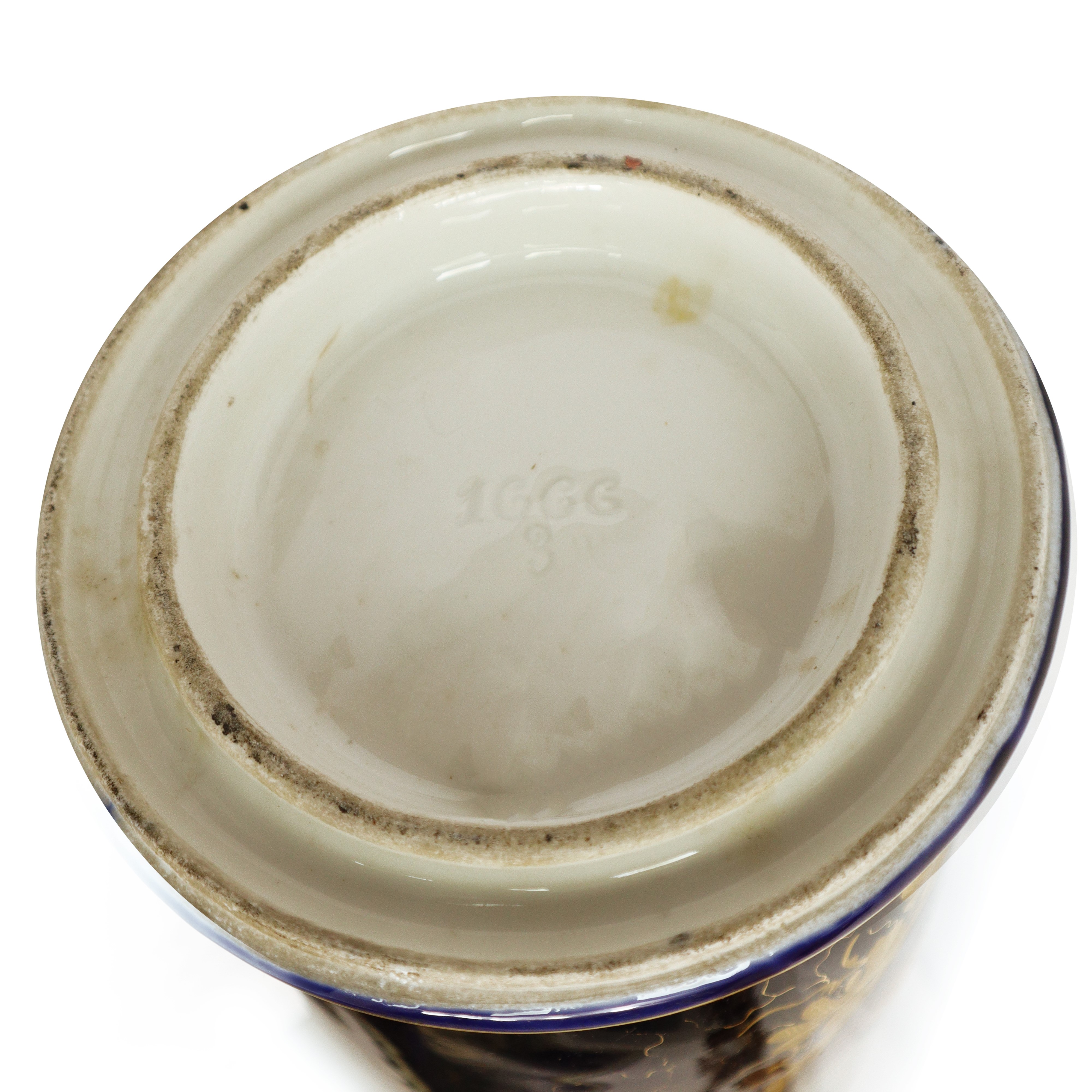 Coppia di Vasi in Porcellana Blu Scuro nello Stile di Sevres, con Manici e Paesaggi sul Fronte