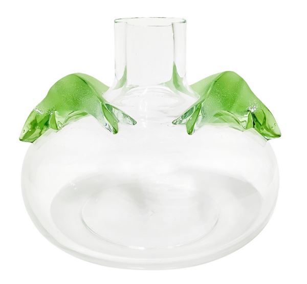 Vaso Lalique, corpo in vetro trasparente con decorazione vegetale in verde satinato. Presenta firma alla base Lalique France. Minima sbeccatura
H ... 