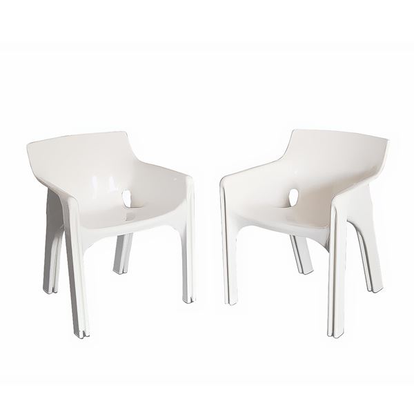 Vico  Magistretti - Pair of Artemide armchairs, Gaudì model, white colour