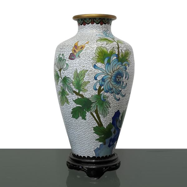 White cloisonne vase with blue flowers and butterflies, gold decorations