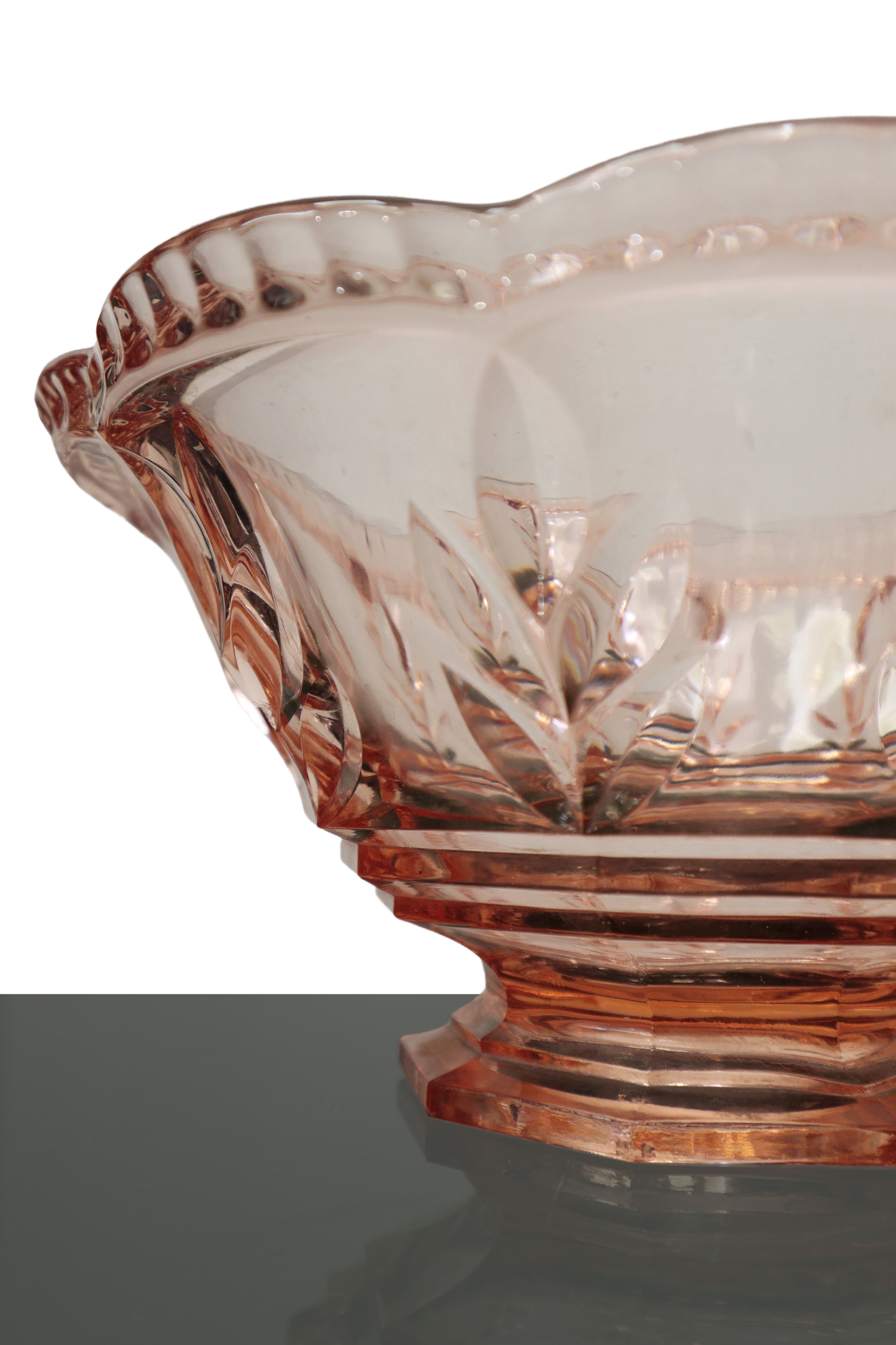 Centrotavola in Vetro Rosa con Decorazione di Foglie