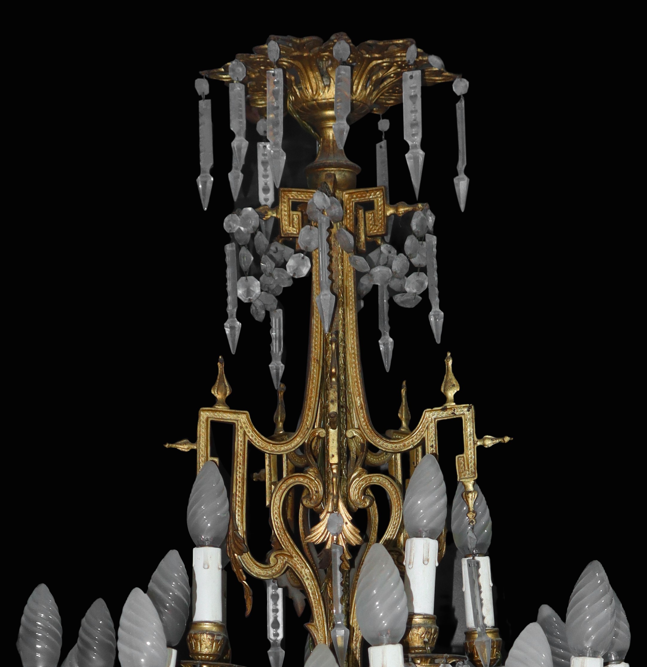 Lampadario da salone in ottone dorato e brindoli in vetro