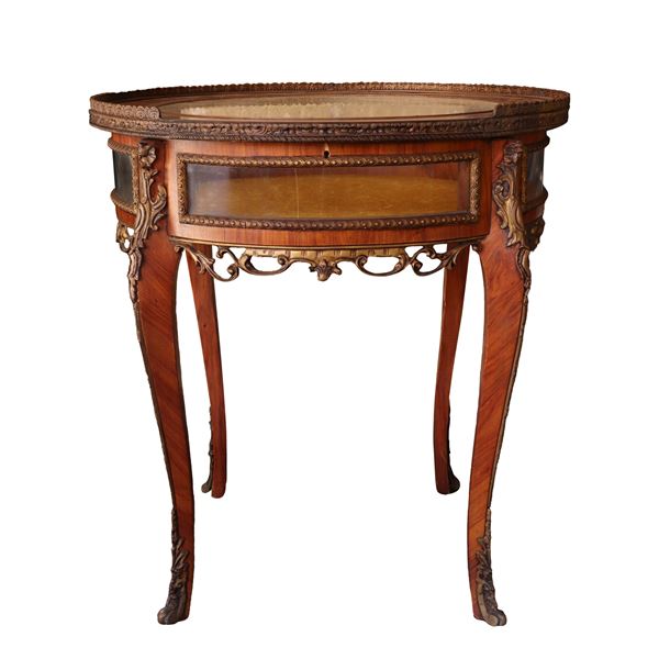 Tavolino basso, rotondo, in stile Napoleone III, vetro al piano, in legno di rosa e metallo