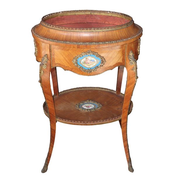 Fioriera in stile Napoleone III, in legno di rosa con porcellane e bronzi applicati