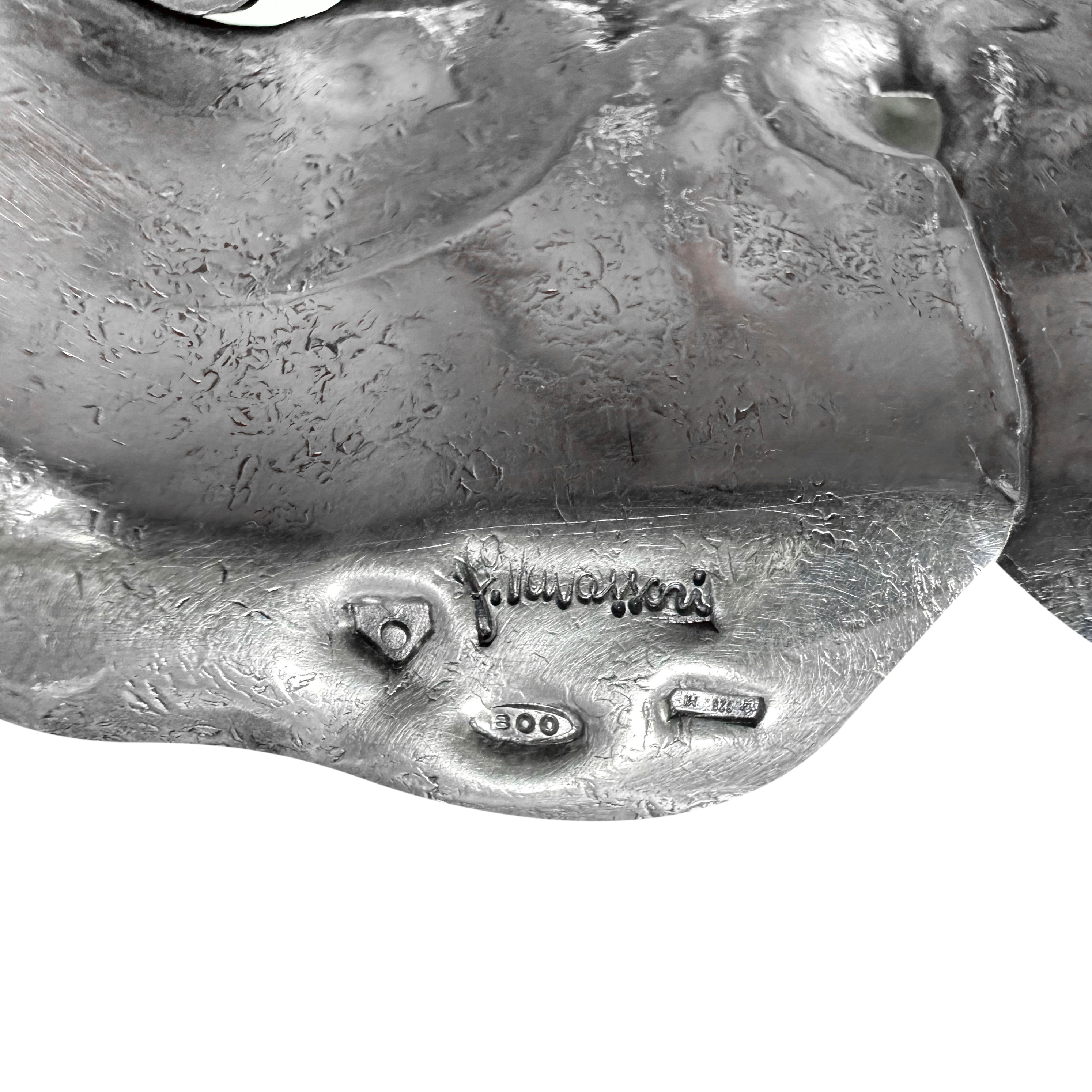 Portadolci in argento ribattuto a mano a foglia d'acanto