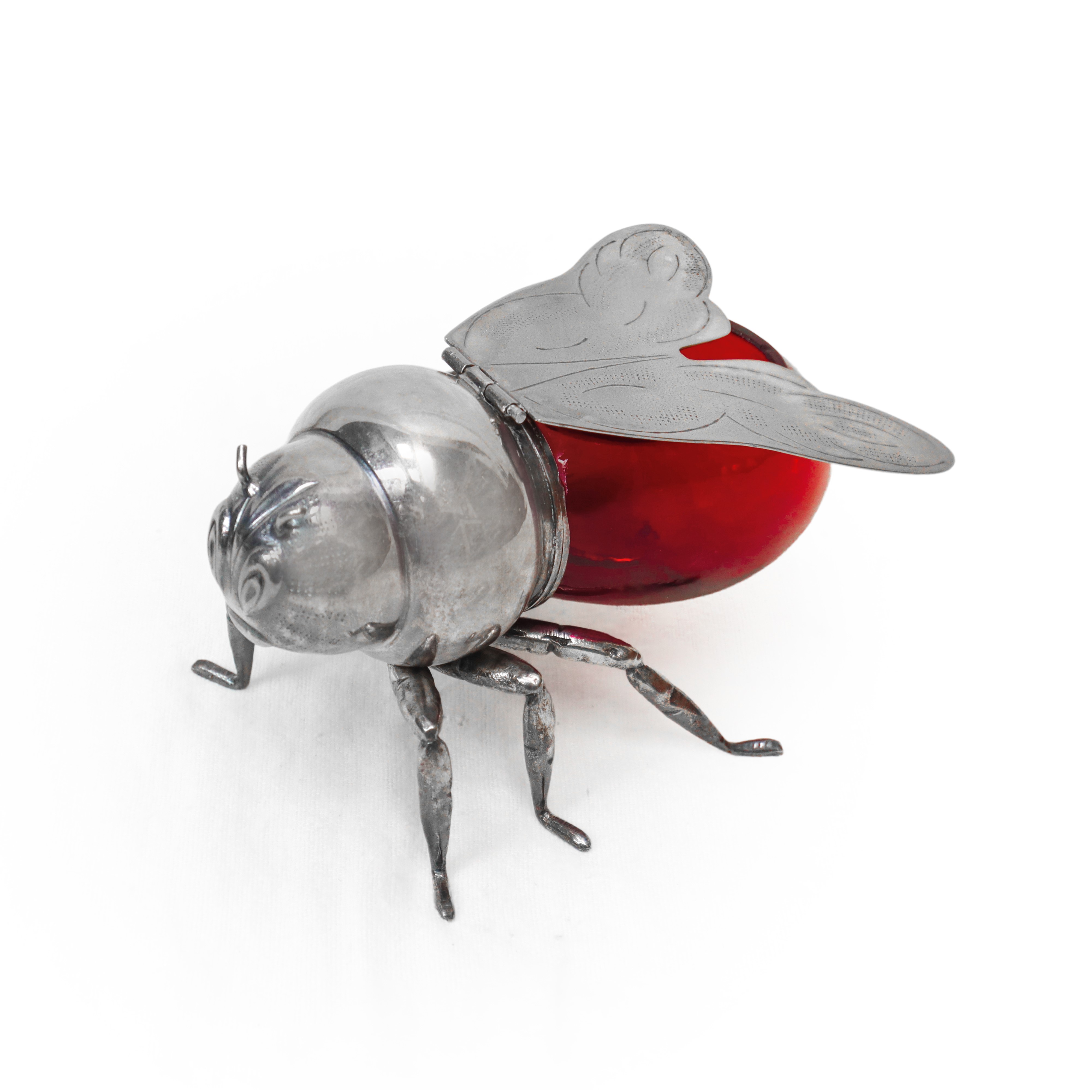 Contenitore porta miele in silver plate e vetro rosso di Murano a guisa di ape