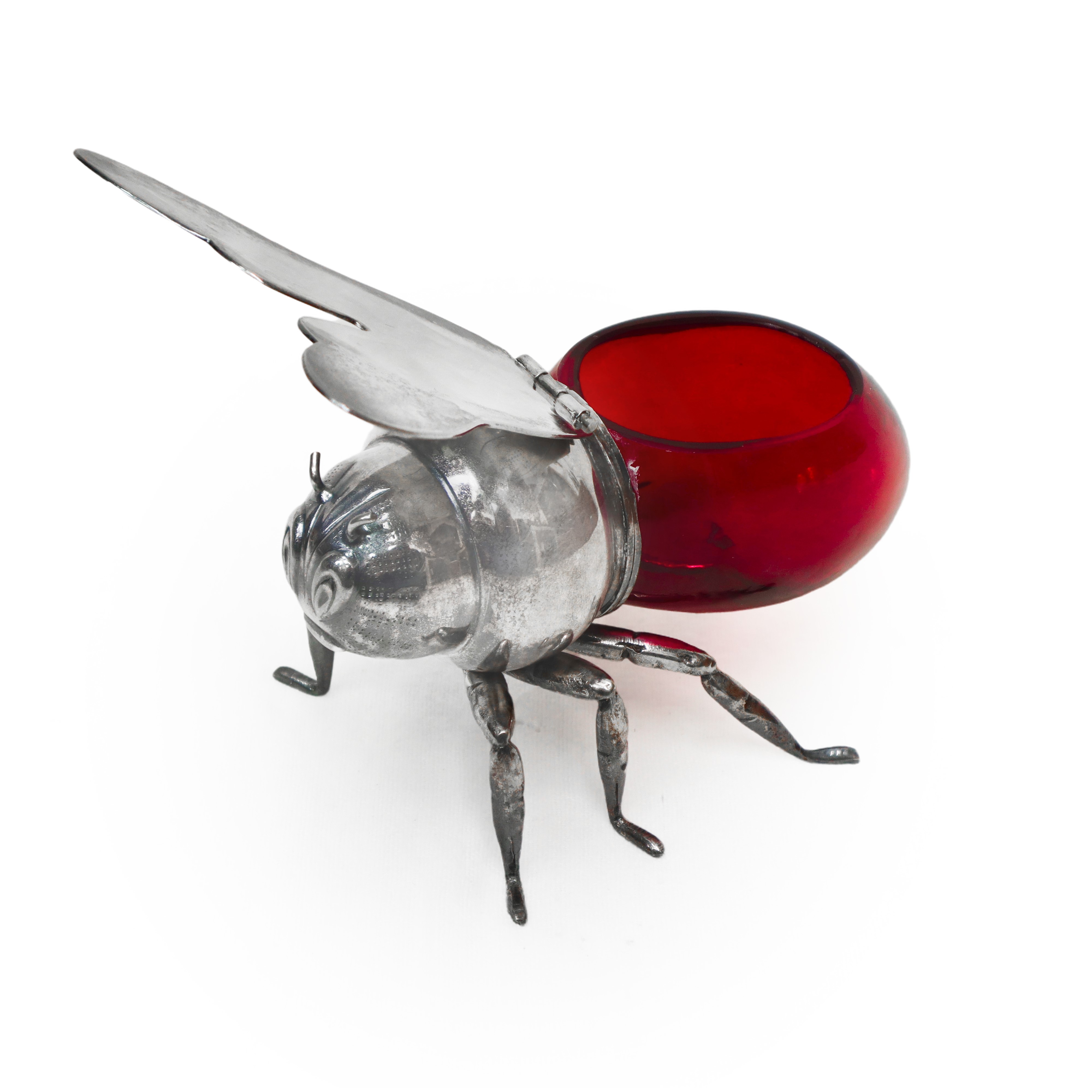 Contenitore porta miele in silver plate e vetro rosso di Murano a guisa di ape