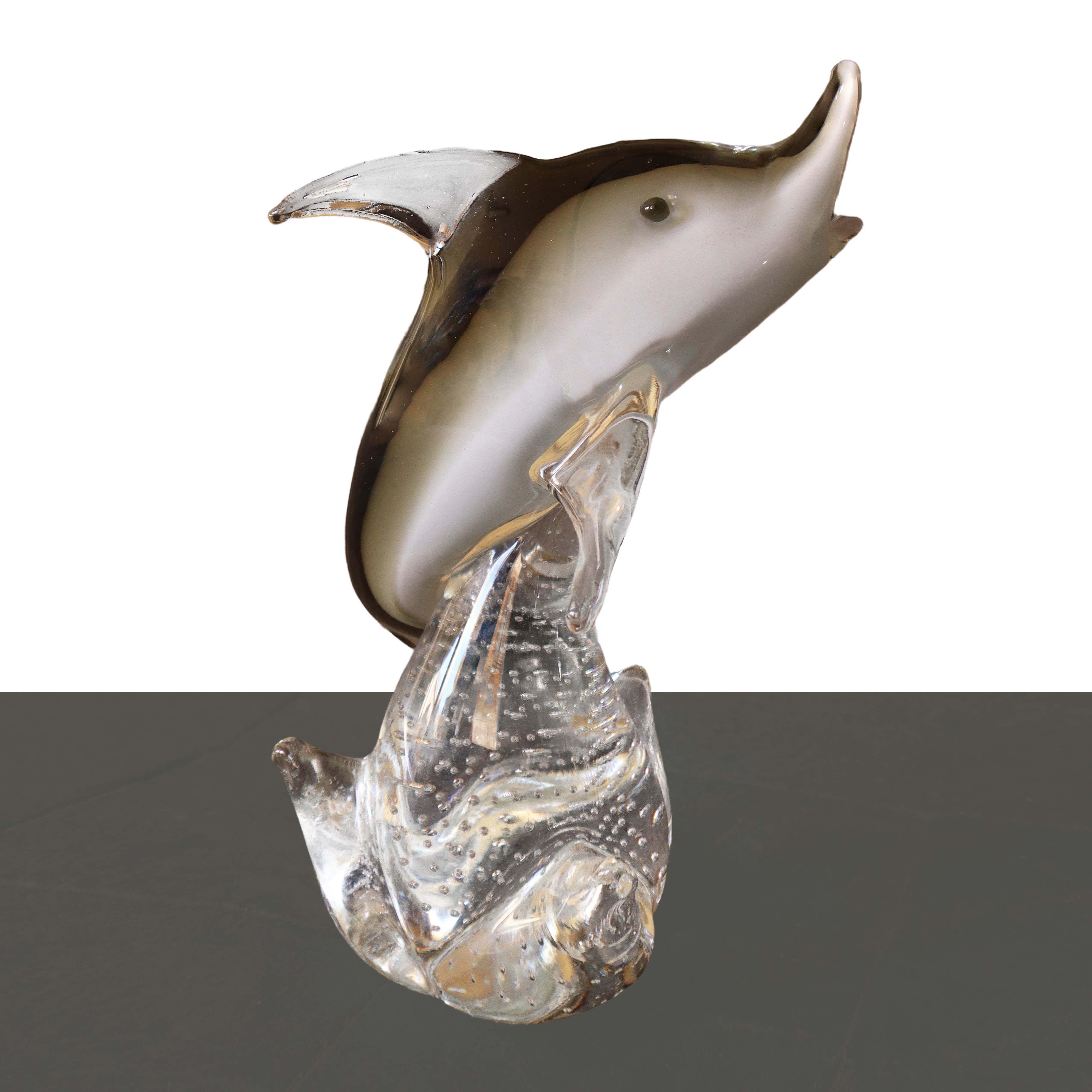 Squalo in vetro di Murano sommerso con base bullicante