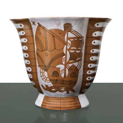 Vaso in Ceramica Smaltata con Raffigurazione di Veliero e Pesce