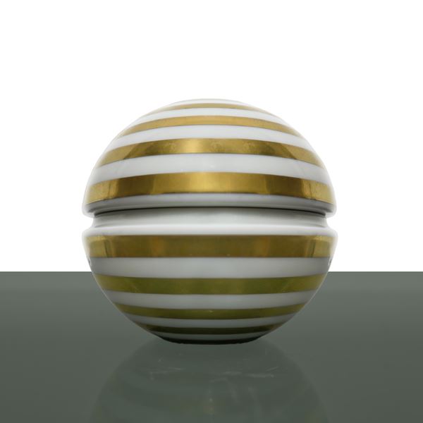 Sphere Box in white porcelain and golden finishes