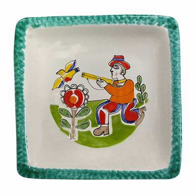 Piatto quadrato in ceramica policroma con raffigurazioni di mestieri