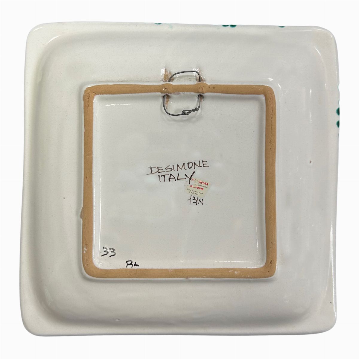De Simone - Piatto quadrato in ceramica policroma con raffigurazioni di mestieri