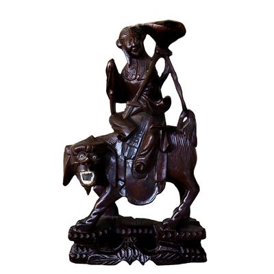 Statuina Asiatica in Legno Uomo che Cavalca Animale Mitologico