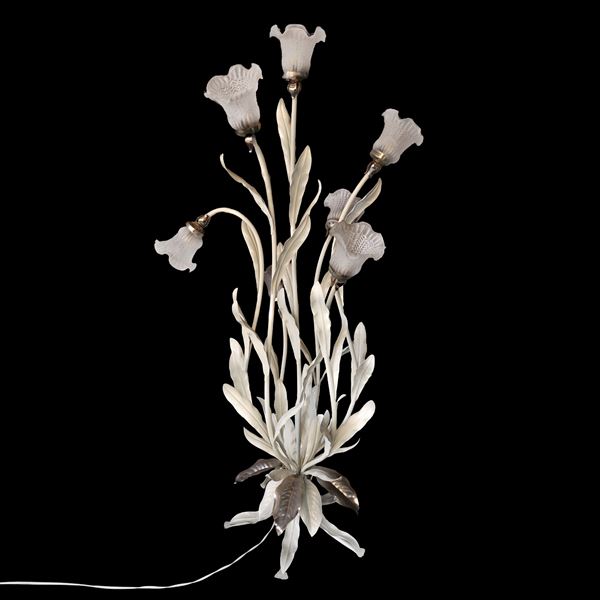 Floor lamp with seven lights in white lacquered metal in the shape of leaves with tulip glass diffuser