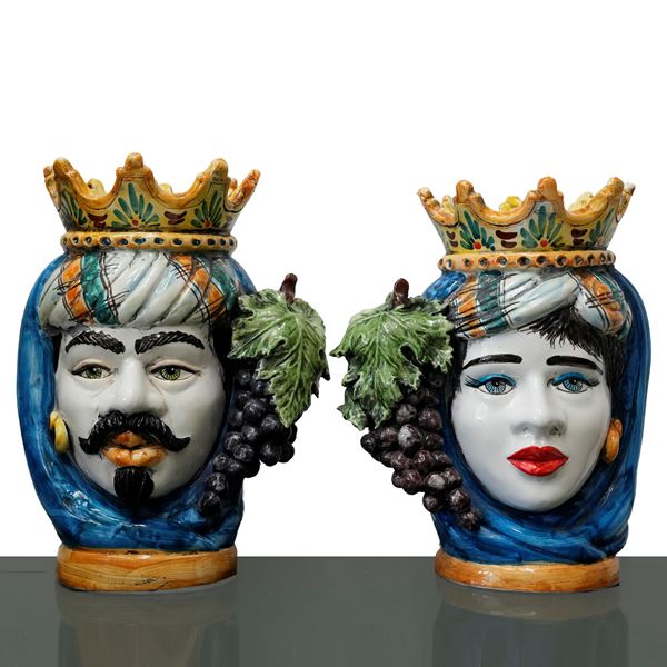 Pair of Moor heads in Caltagirone majolica with grapes (Pulvirenti)